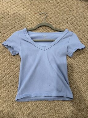 Elodie Ribbed V-Neck Short Sleeve Top in Light Blue